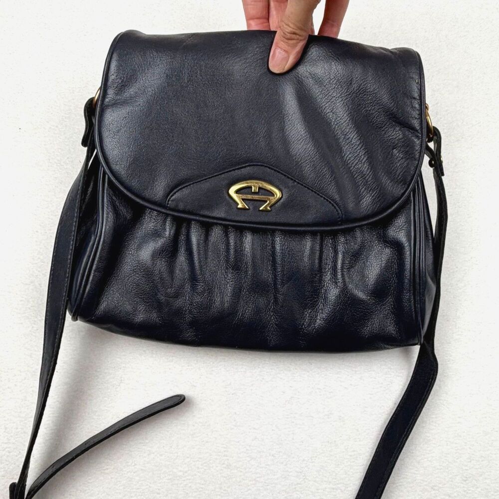 Vintage Etienne Aigner Navy Blue Leather Flap Crossbody Shoulder Bag Gold Logo